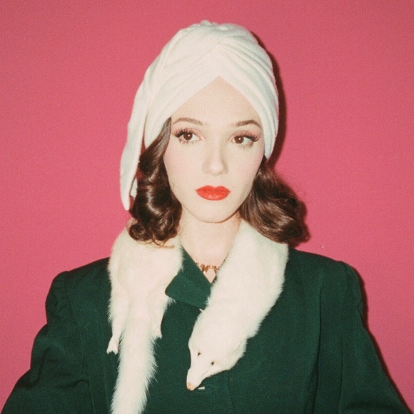 Meet your Posher, Estelle - Picture 1 of 1